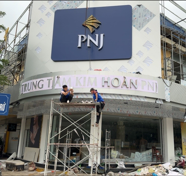 Lắp đặt bộ chữ inox